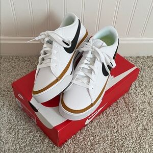 Women’s Nike Court Legacy Shoes